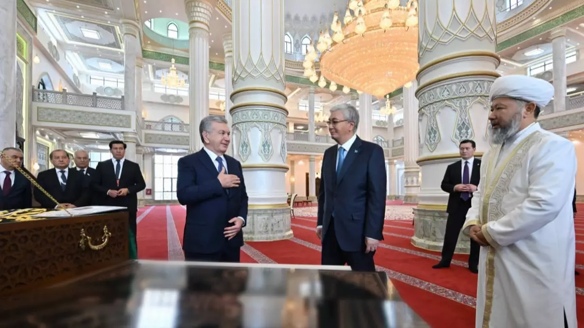 Өзбекстан президенті Шавкат Мирзиёев Түркістанда мешіт салып берді 