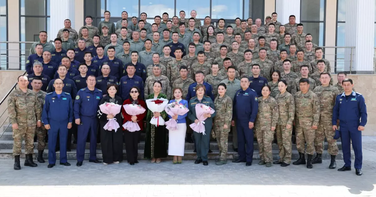   Қазақстанның еңбек сіңірген қайраткері Светлана Айтбаева Ұлттық ұланның авиабазасында болды   