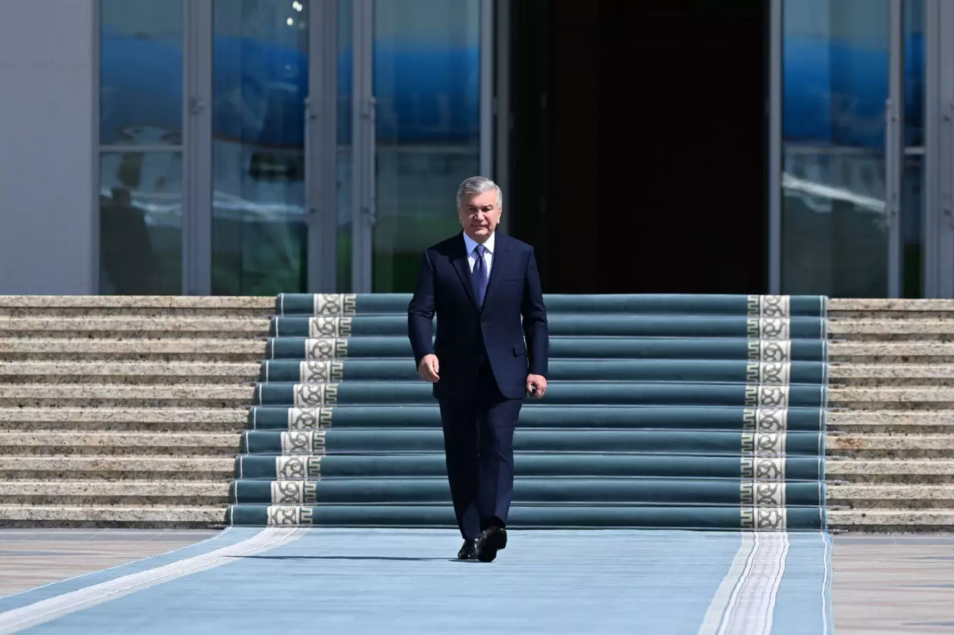 Президент Узбекистана отправился с визитом в Казахстан.