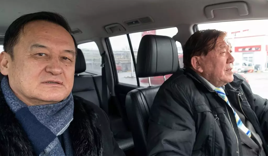 Нөмірсіз көлік тізгіндеген ақын (ВИДЕО)