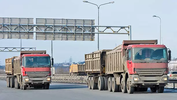Запрет на движение большегрузов признали незаконным в Сатпаеве