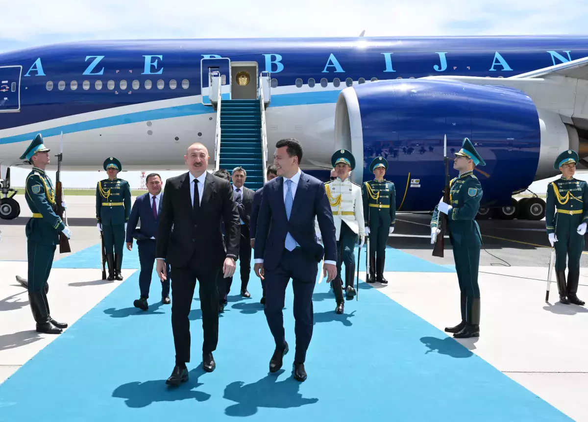 Президент Ильхам Алиев прибыл в Казахстан с рабочим визитом.