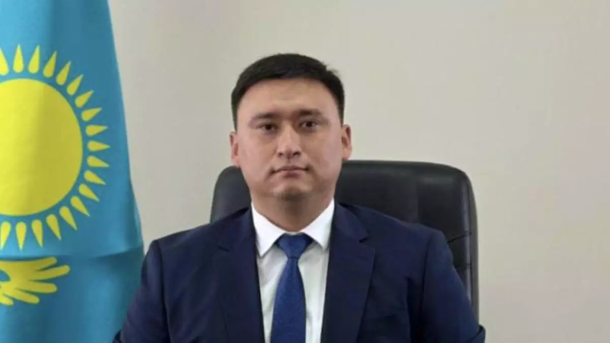 Аким Сатпаева незаконно запретил проезд грузовиков по республиканской трассе