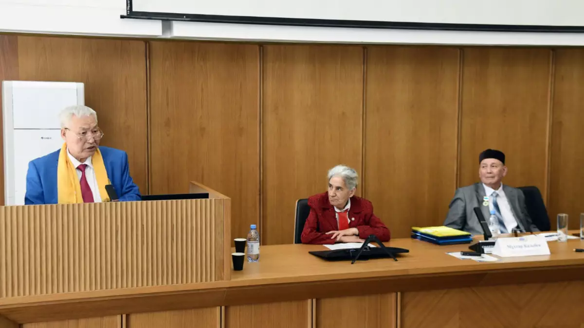  Абай университетінде Мұхтар Қазыбектің 75 жылдығына арналған конференция өтті 