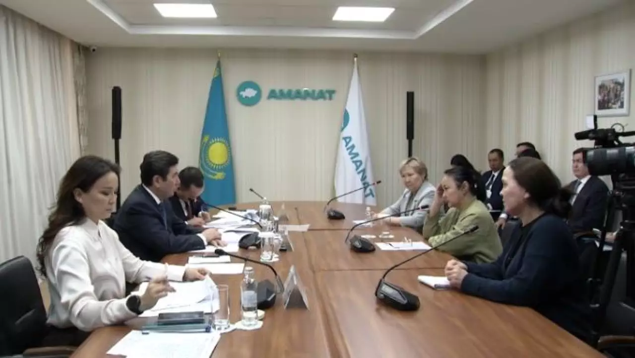 Партия Amanat провела приём граждан