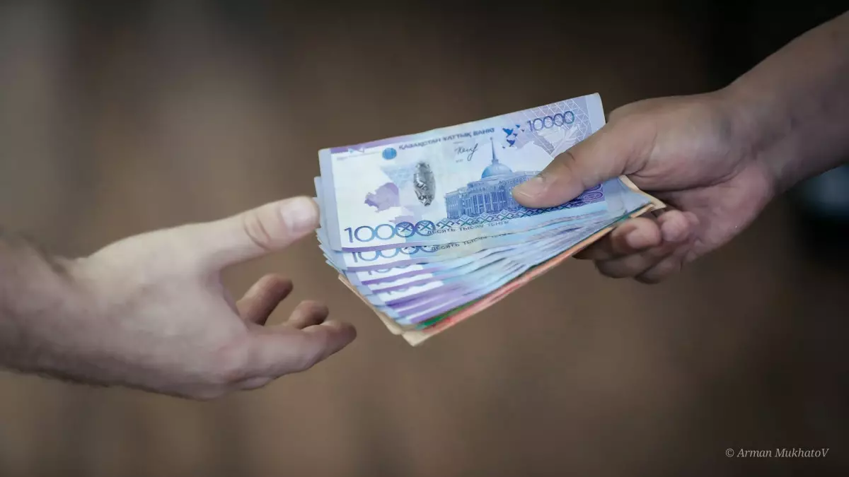 Астанчанин отдал 250 тысяч тенге за "помощь" со снятием пенсионных денег