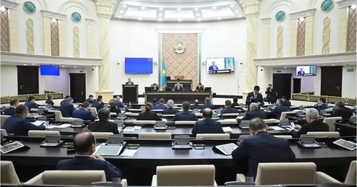   Еңбек заңнамасын жетілдіру жөніндегі заңды мақұлдады   