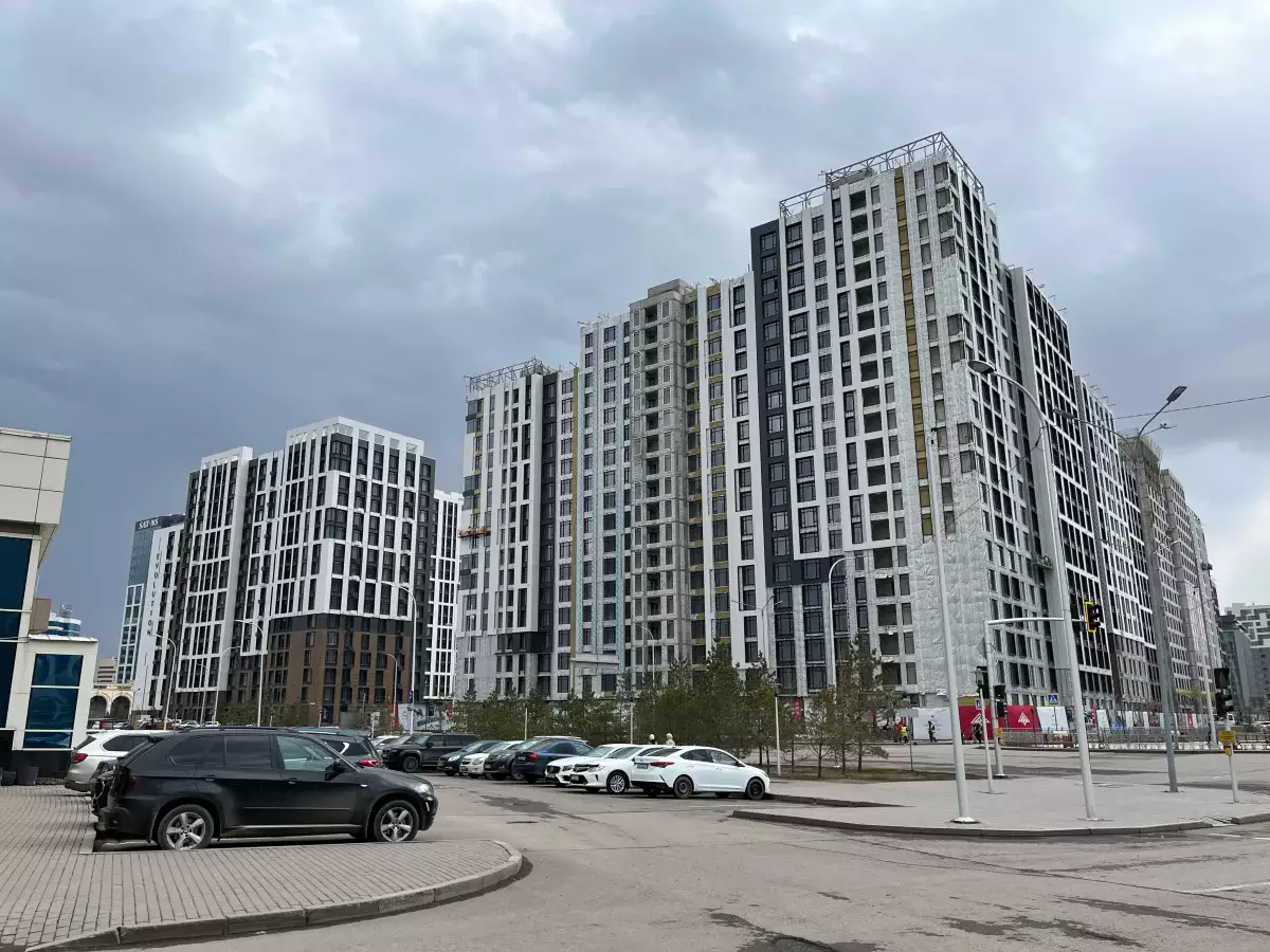 В Астане за «Хан Шатыром» строили ЖК без прав на землю
