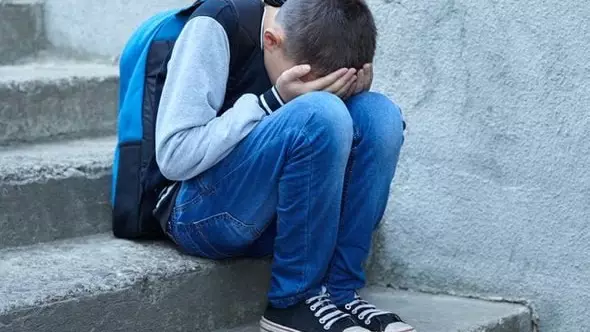 "Ұятты жерін сүй деп мәжбүрлеп, қорлап, ар-намысына тиген". Оқушылардың 11 жастағы балаға істеген әрекетіне қатысты сұмдық дерек шықты 