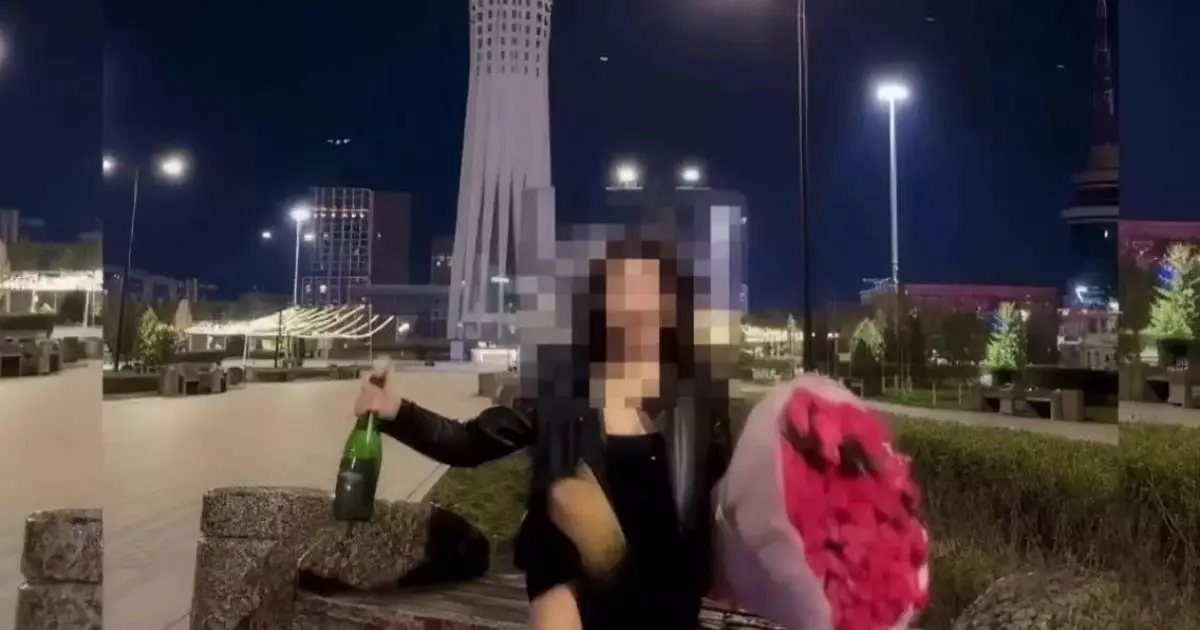  Астанада `Бәйтерек` маңында шампан атқан блогер айыппұл арқалады 