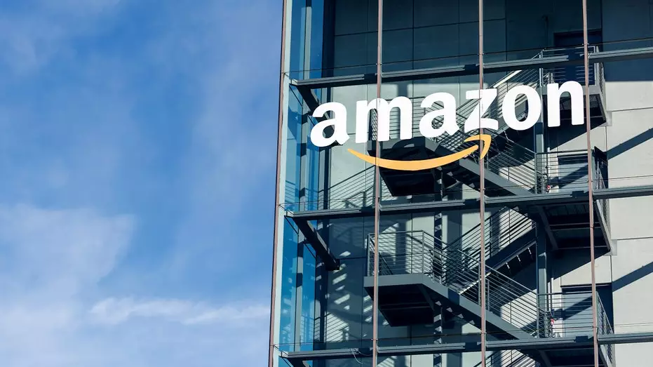Amazon обвиняют в удержании сотен миллионов долларов на тарифные расходы ради завоевания расположения администрации Трампа.