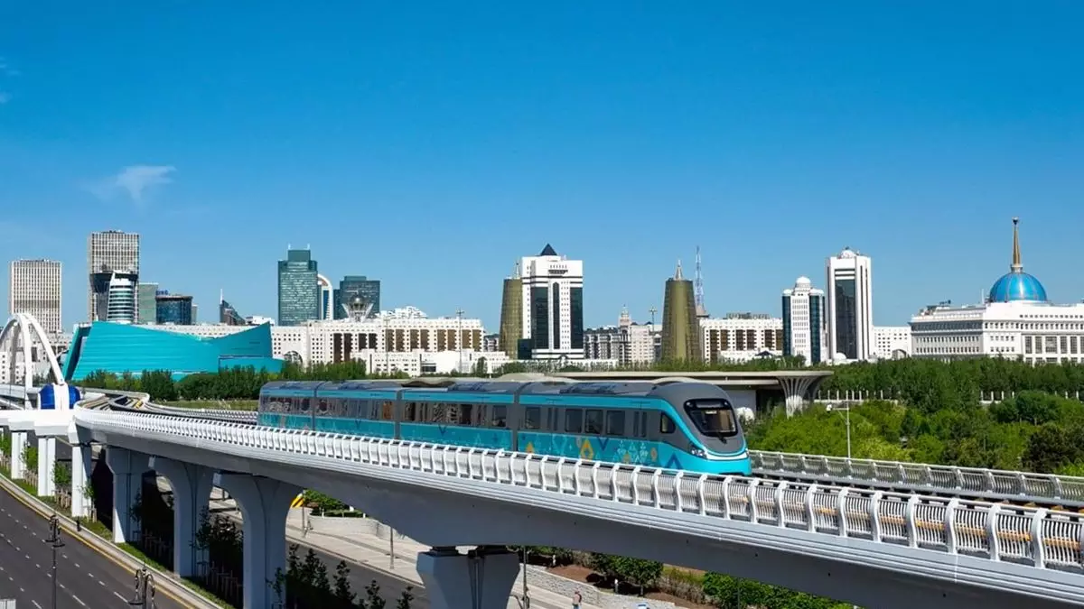 Токаев стал первым пассажиром LRT в Астане