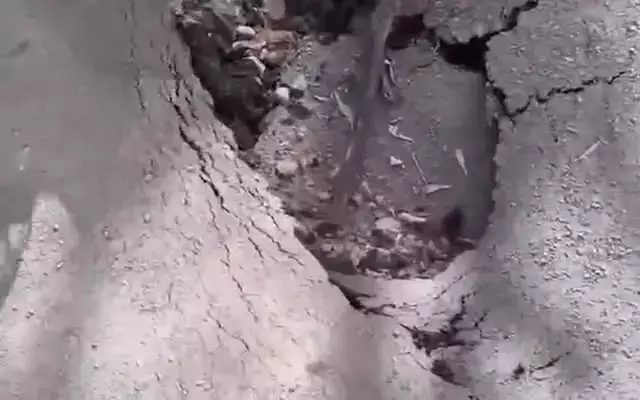 Жол сапасы: Теміртау мен Боралдайда күзде салынған асфальт көктемде бүлінді