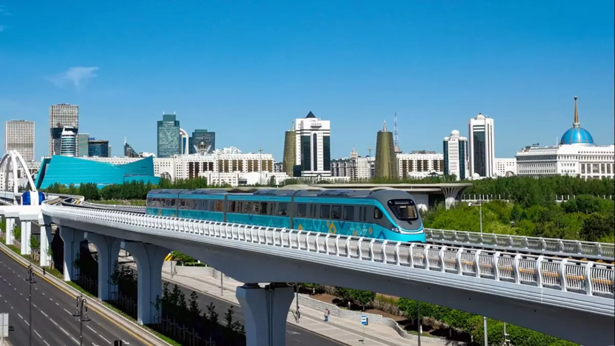 Әнұран, шашу, көтеріңкі көңіл күй: Астана жұрты LRT-ның іске қосылуын қалай қарсы алды?