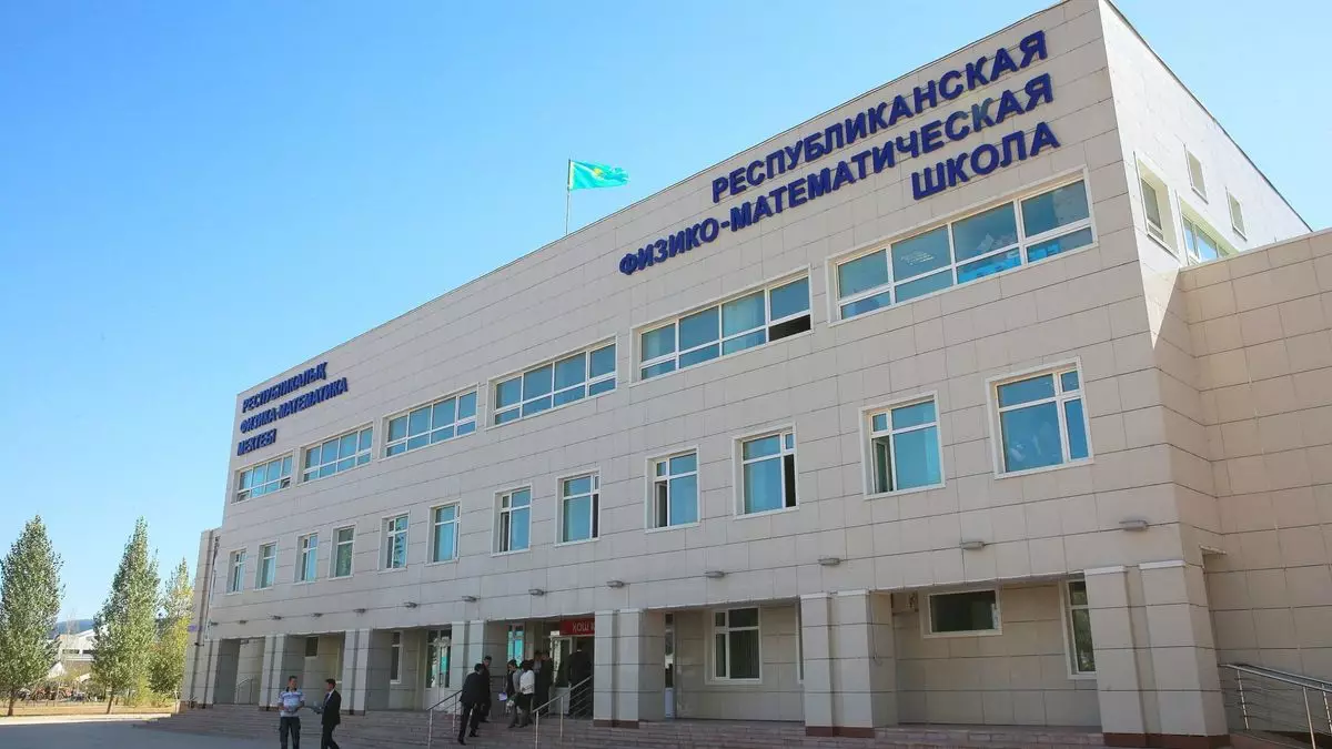 Скандал вокруг грантов в РФМШ прокомментировали в Минпросвещения
