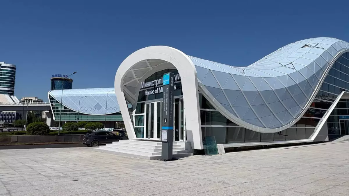 Станции LRT открылись для жителей и гостей столицы