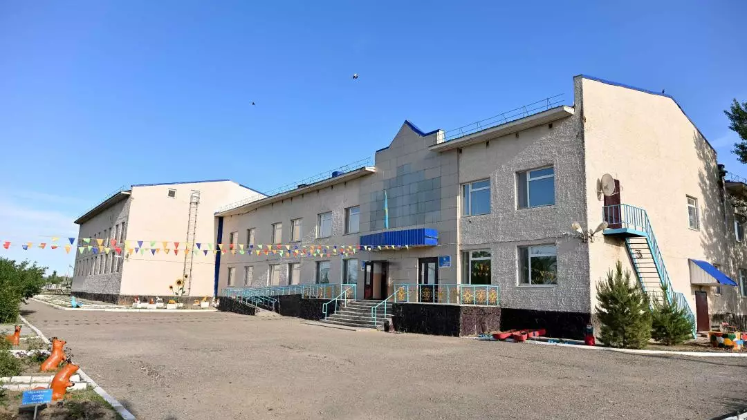 В Абайской области отремонтировали школу с трещинами