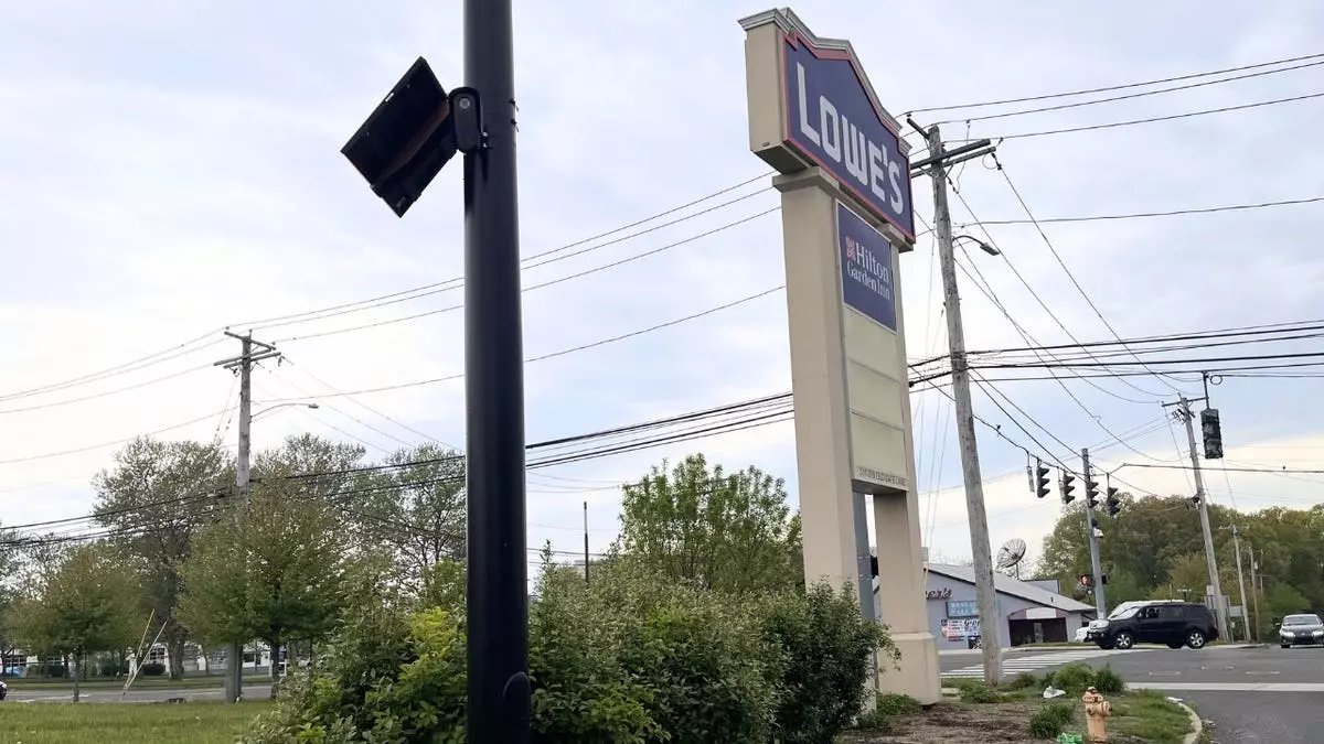 Камеры считывания номерных знаков в магазинах Home Depot и Lowe’s вызывают опасения по поводу конфиденциальности.