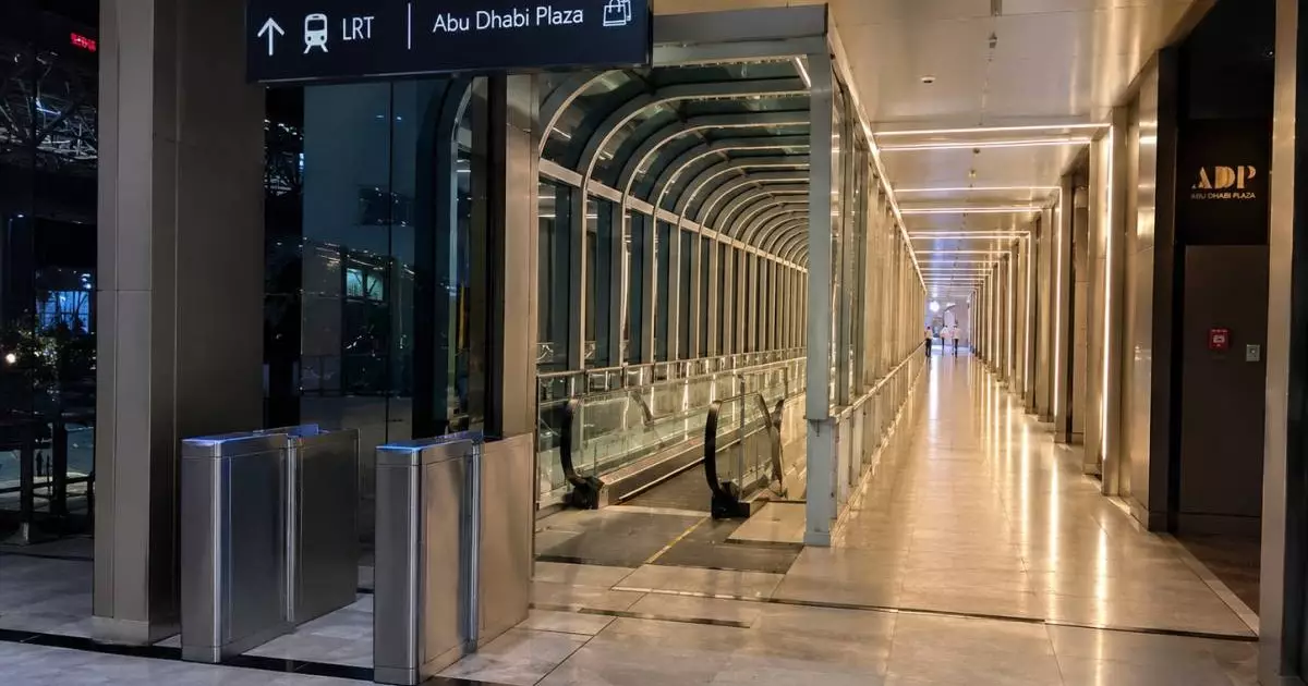  Из-за Bla Bla Bar закрывают проход в Abu Dhabi Plaza 