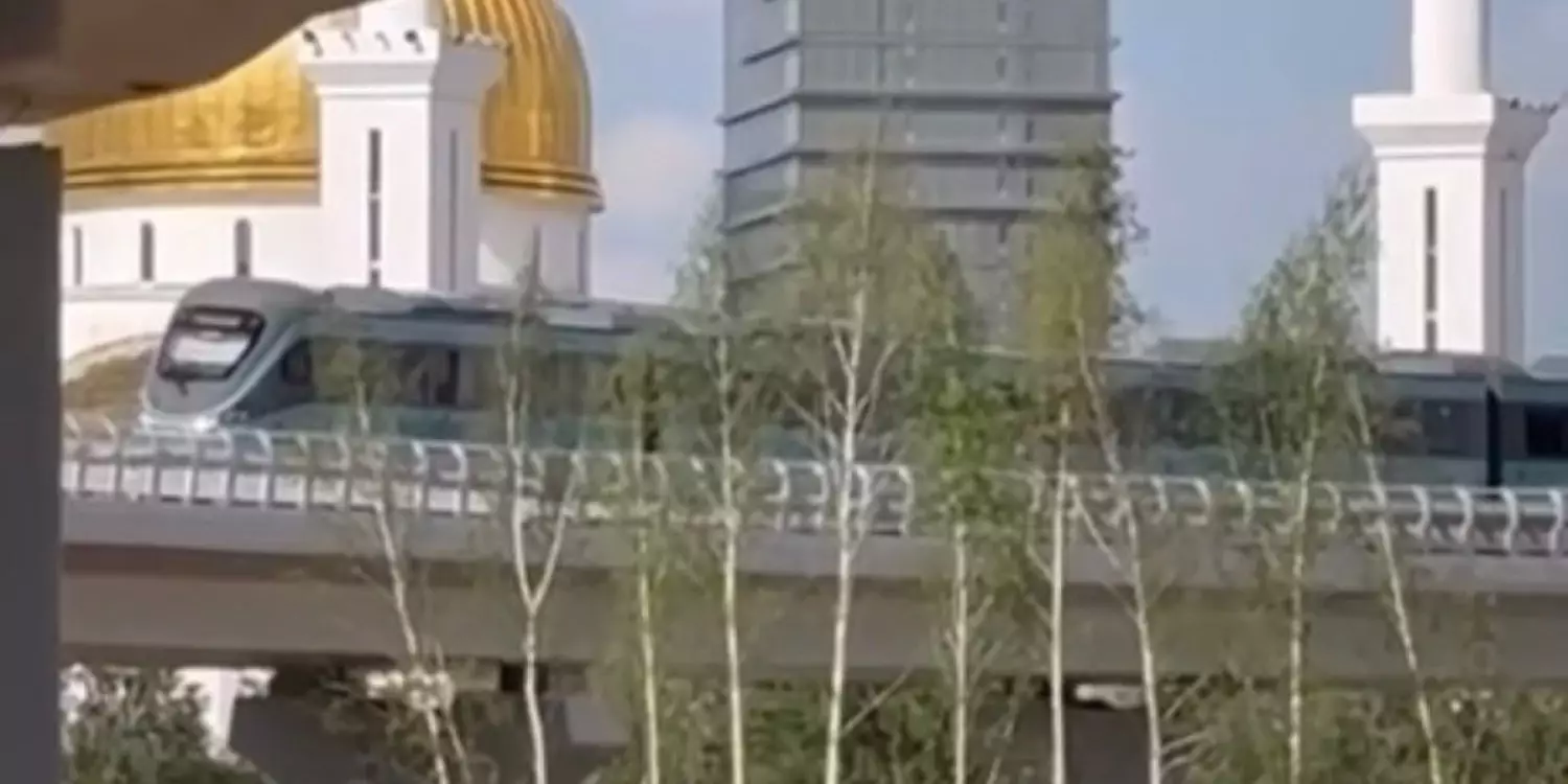 Астанадағы LRT алғашқы күні тоқтап қалды