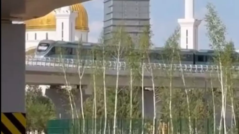 В CTS объяснили случаи аварийной остановки LRT в Астане