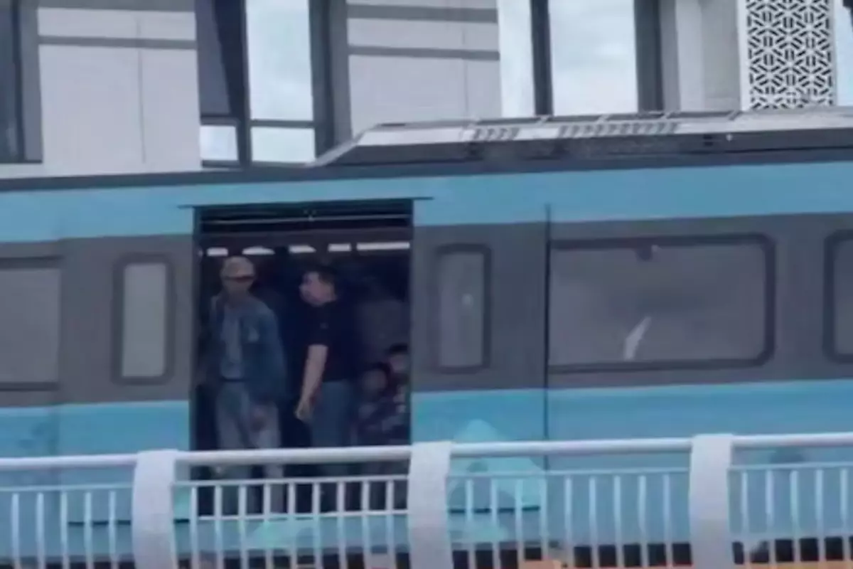 ​Поезда LRT «застряли» в Астане из-за действий пассажиров