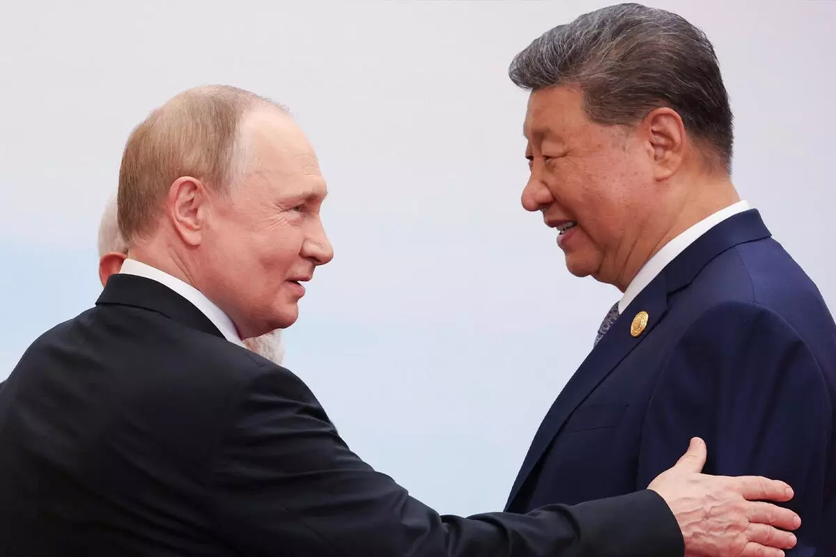 «Арқадан жүк түскендей»: Путиннің Қытайға сапарының маңызы айтылды