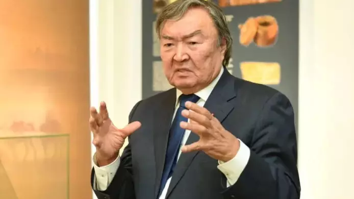 Олжас Сүлейменов 90 жасқа толды