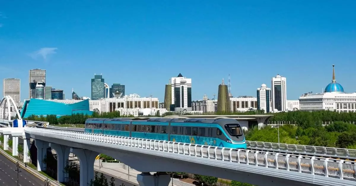  Астана LRT-сындағы сорақылық: Жолаушылардың кесірінен пойыздар бұғатталып жатыр 