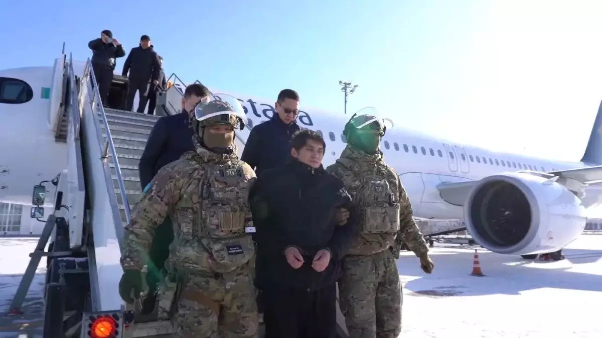 «Убил и закопал в ковре»: в Атырау начался суд по делу об убийстве семьи в селе Жангельдин