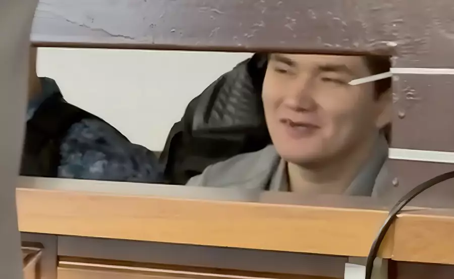Бүтін бір отбасының өлімі: Сәрсемәлиевтің сот залындағы тосын реакциясы видеоға түсіп қалды
