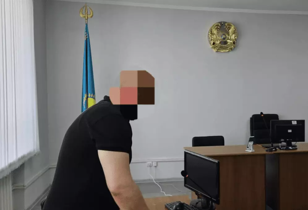 Частного судебного исполнителя судят в Костанае из-за снятия ареста со счетов