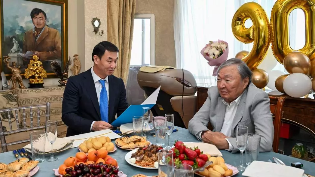 Президент Олжас Сүлейменовті 90 жас мерейтойымен құттықтады