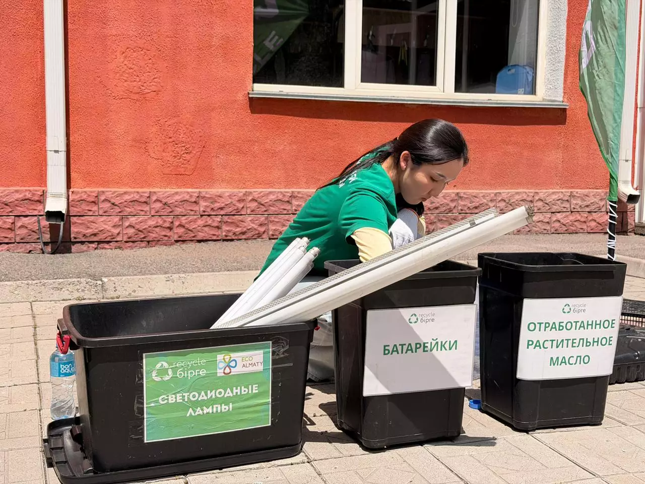 Алматы тұрғындары құрамында сынабы бар 480-ден астам шам мен құрылғыларды қайта өңдеуге тапсырды
