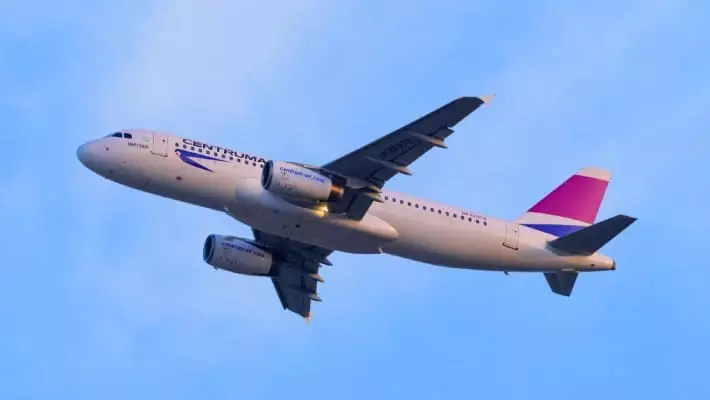 Самолет Centrum Air вывели из эксплуатации после удара молнии