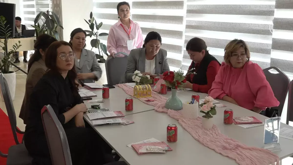 Жас мамандарға бағыт-бағдар: Алматыда «Көшбасшы мектеп» моделі таныстырылды