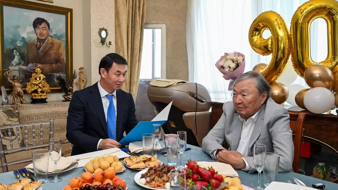 «Тарихи сананың жаңғыруына өлшеусіз үлес қостыңыз»: Президент Олжас Сүлейменовті 90 жас мерейтойымен құттықтады 