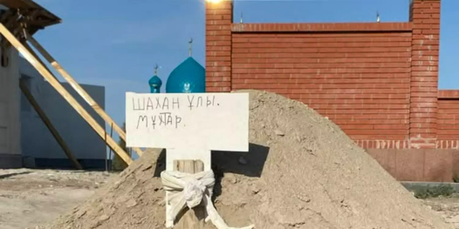 «Шахановтың зираты тапталып жатыр»: желі белсендісі дабыл қақты