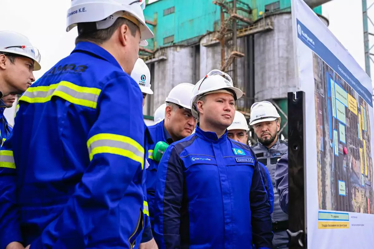 Глава КМГ проверил ключевые проекты на Атырауском НПЗ