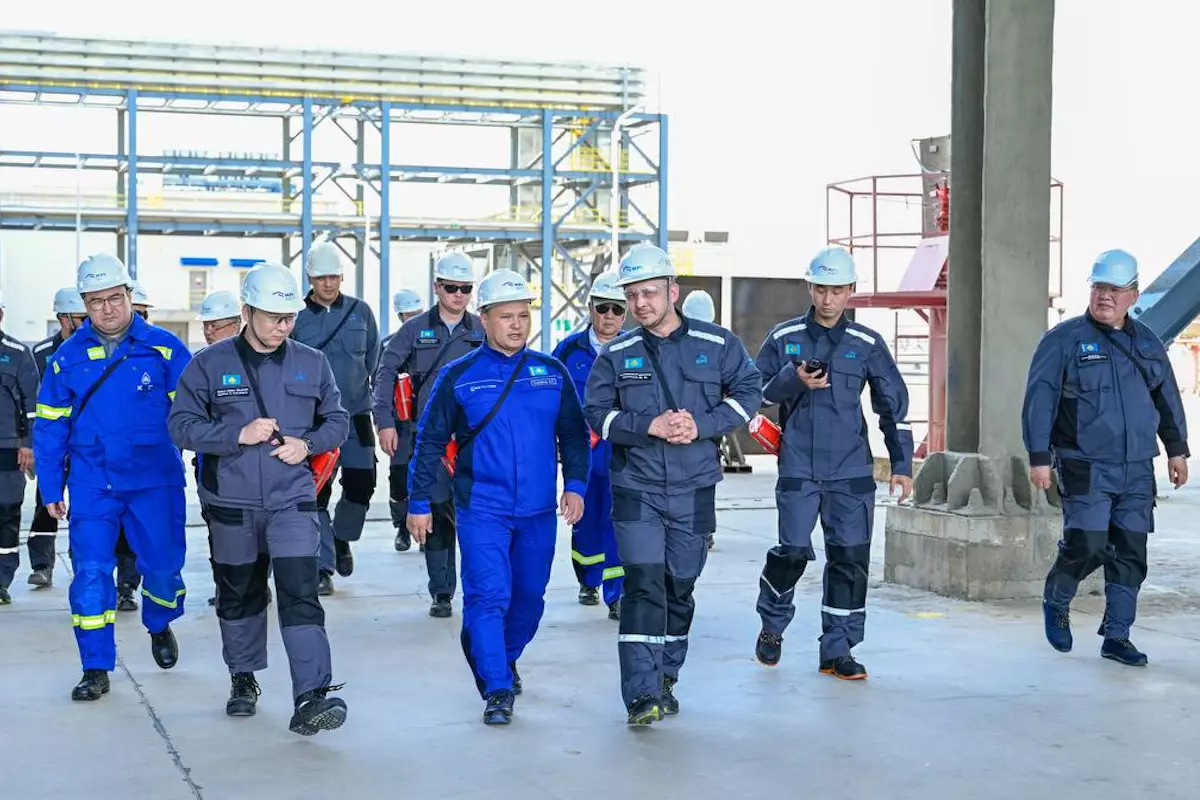 Глава КМГ проверил работу газохимического комплекса KPI в Атырауской области