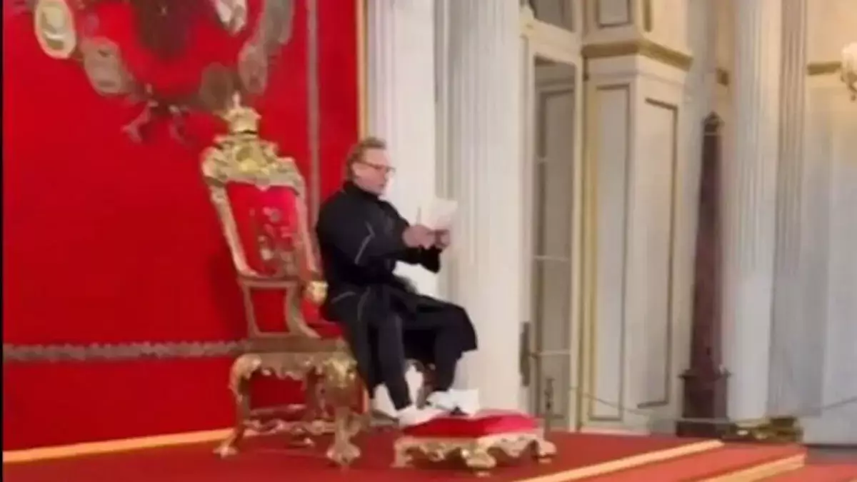 Сел на императорский трон и спрятал нож в обуви: почему в Эрмитаже заговорили о провокации - новости на Lada.kz 18.05.2026