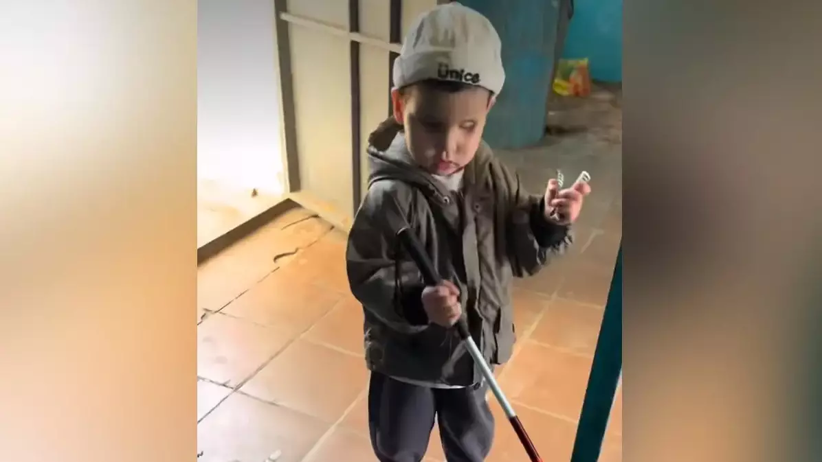«Далаға тастап кетпейсің ғой?»: Маңғыстау облысындағы үш жасар зағип баланың видеосы шетелдіктерді жылатты