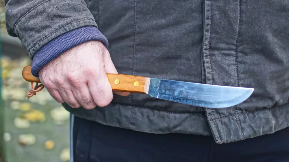 Шымкентте көшенің қақ ортасында әйелді пышақтап өлтірген тұрғын түрмеден құтылып кетті