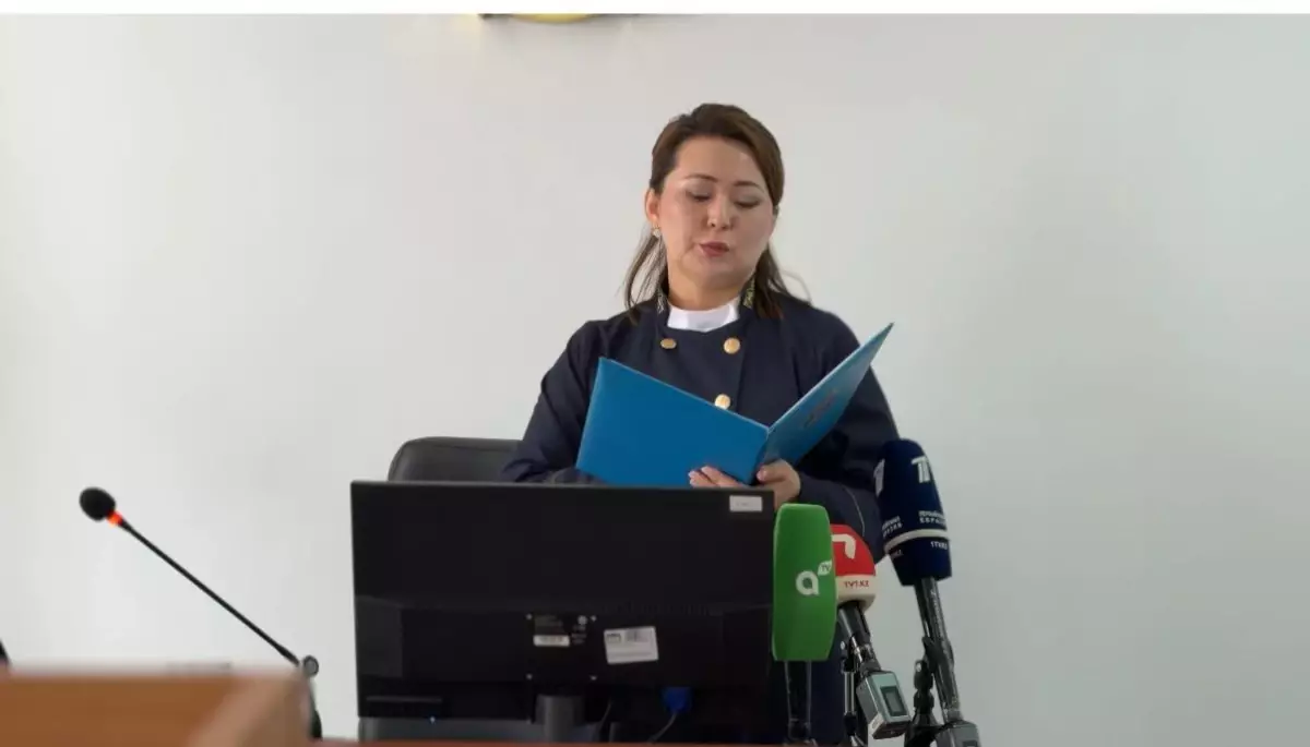 "Денесіне үтік басып, ернін шанышқымен күйдірген": Шымкентте балаларына қорлық көрсеткен ана 5 жылға сотталды