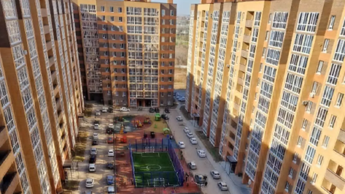Жителей ЖК в Астане оставили без света и воды из-за долгов застройщика