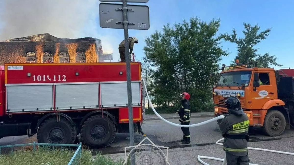 36 человек эвакуировали при пожаре в одном из ЖК Астаны 