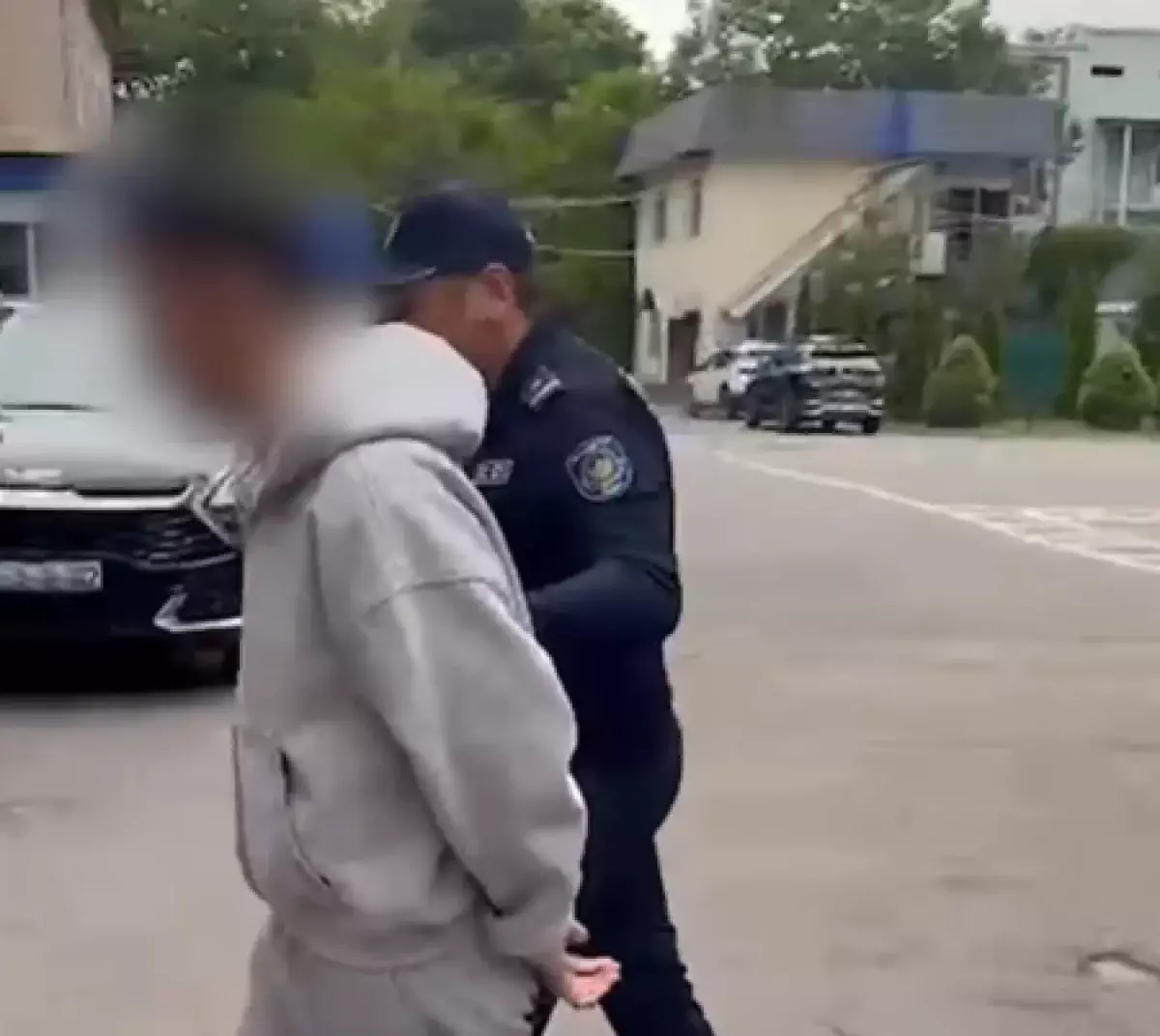 Рэпера привлекли к ответственности после скандального видео из клуба в Алматы