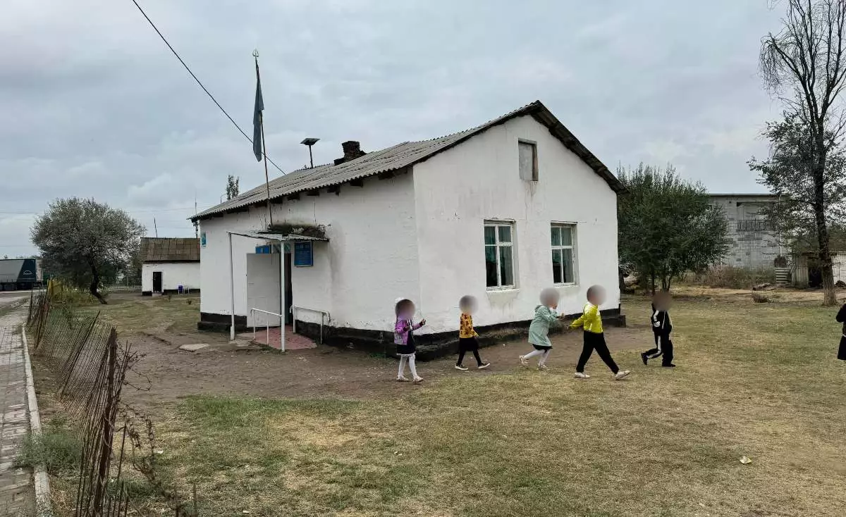 Апатты, асханасыз, спортзалсыз мектептер: Қазақстандық ауыл оқушылары қандай мектептерде оқып жүр?