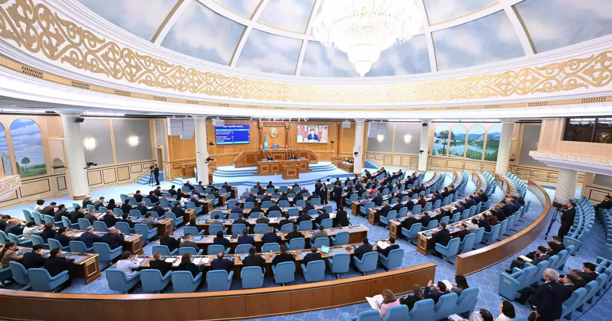  Парламент «Президент туралы» конституциялық заң қабылдады 