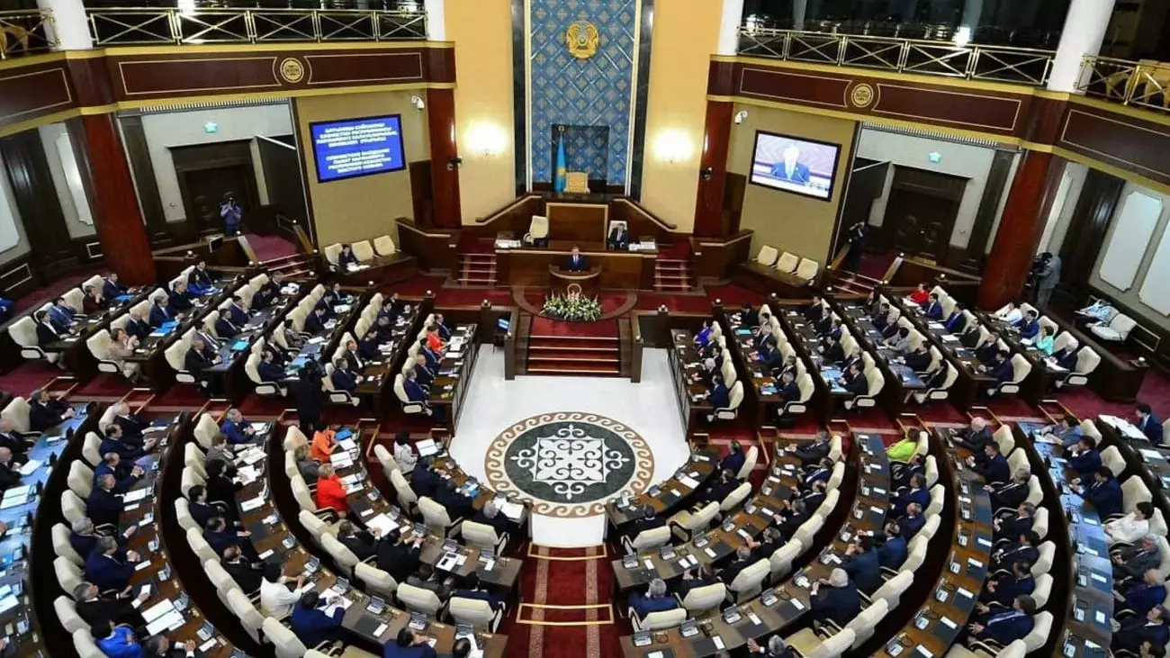 Парламент «Президент туралы» Конституциялық заңды қабылдады